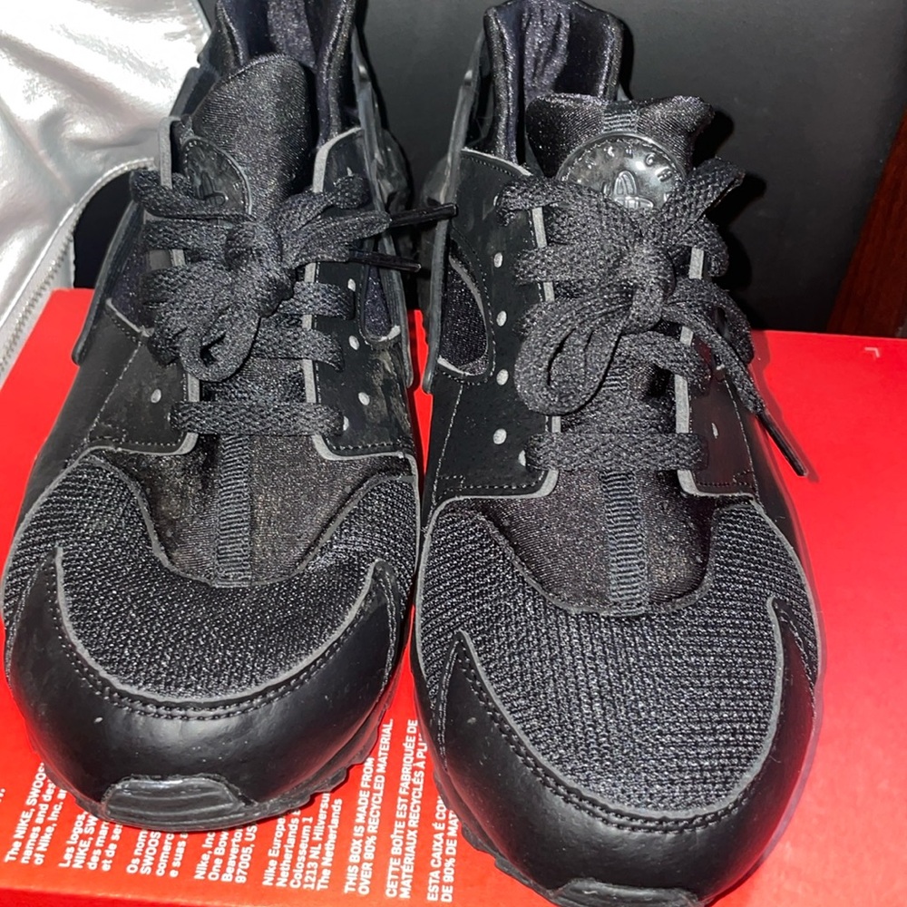 Nike Huaraches Sz 7y Black Brand New, Never worn